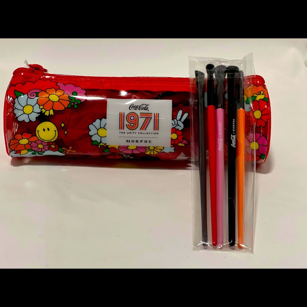 Morphe x Coca Cola sweep the peace eye brush set